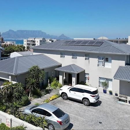 Bentley'S Guesthouse Bloubergstrand Exterior photo