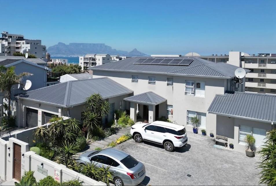 Bentley'S Guesthouse Bloubergstrand Exterior photo