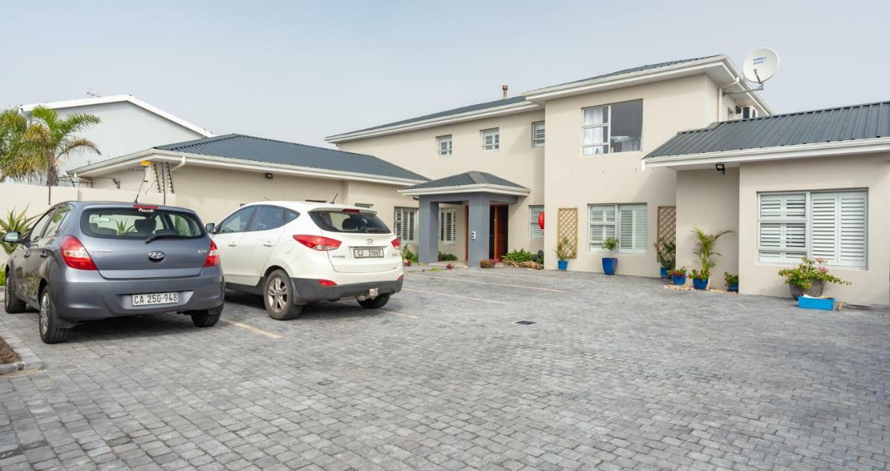 Bentley'S Guesthouse Bloubergstrand Exterior photo